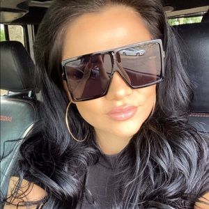 NWT Chic Sunglasses